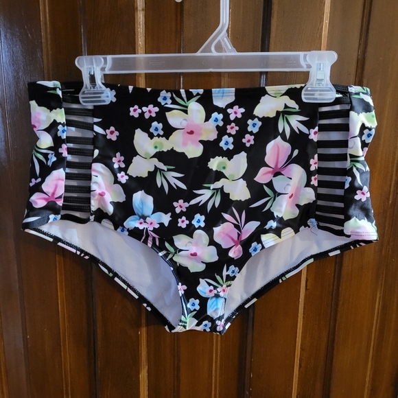 NWOT Women's swim boy shorts - Picture 1 of 3